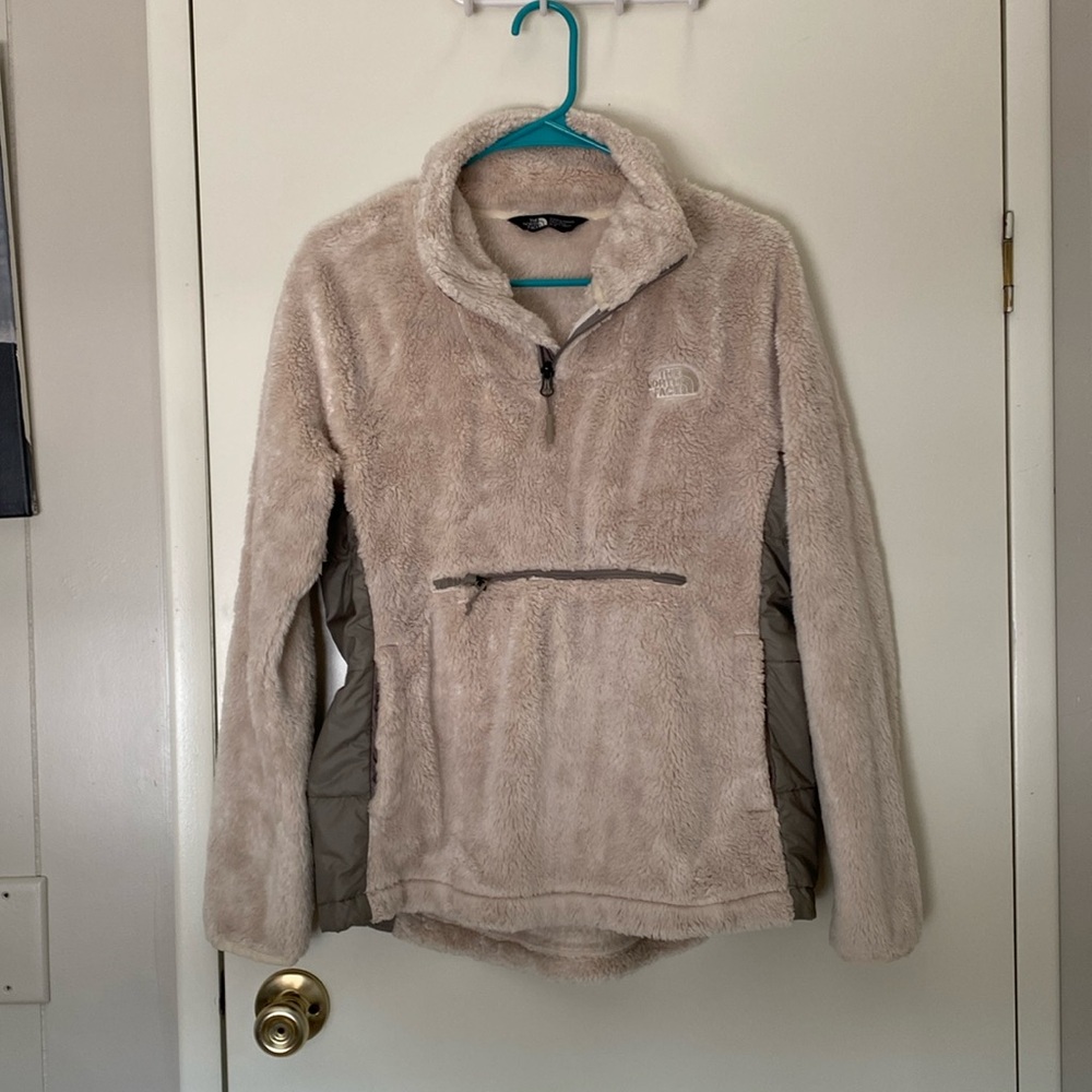 Size M Women’s The North Face Fuzzy White Quarter-Zip Pullover Jacket